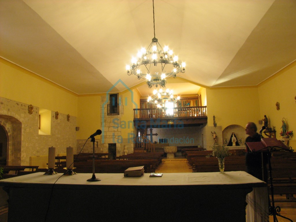 Vista del interior de la nave desde la cabecera