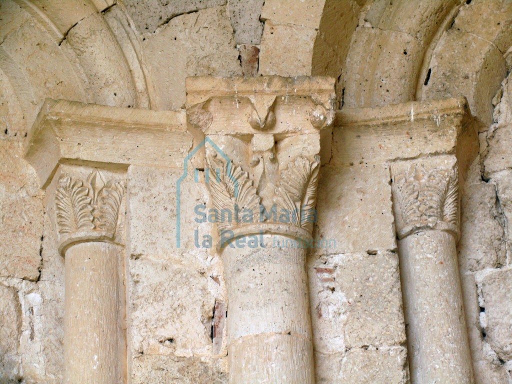 Capiteles del interior del ábside