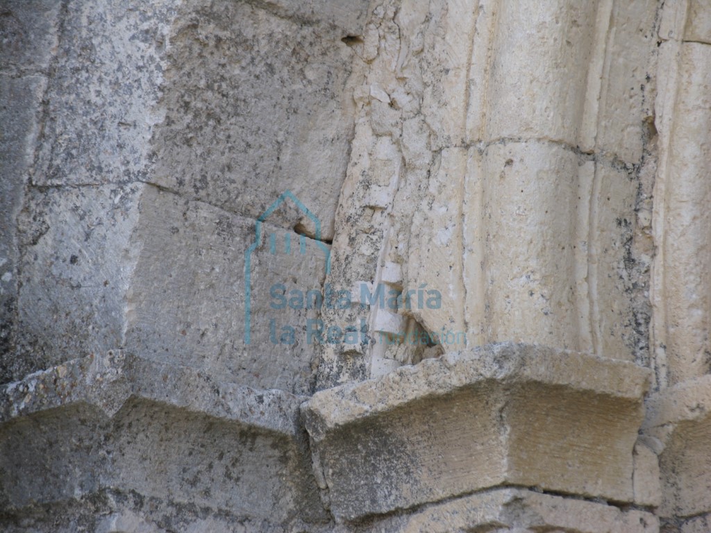 Detalle de la arquivolta de la portada septentrional