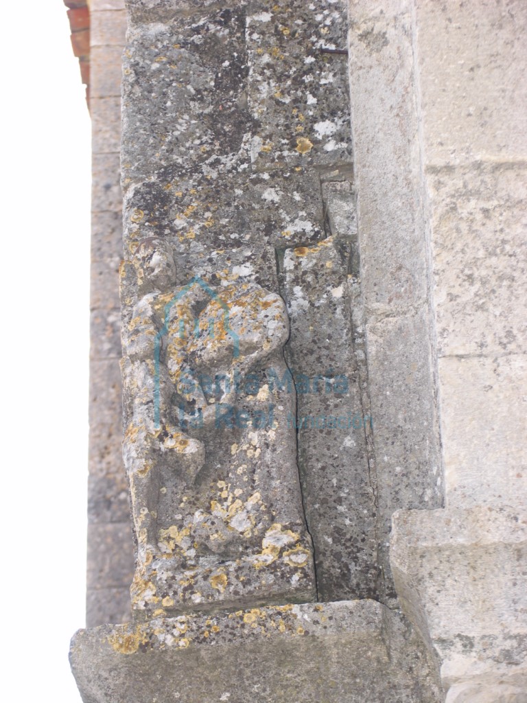 Relieve en el  machón en la portada septentrional