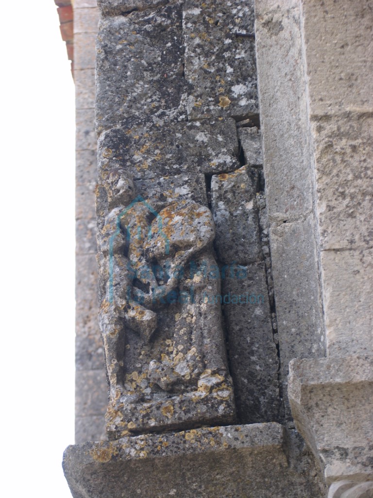 Relieve en el  machón en la portada septentrional