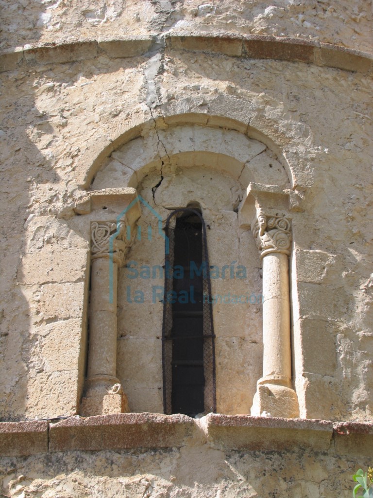 Ventana septentrional del ábside