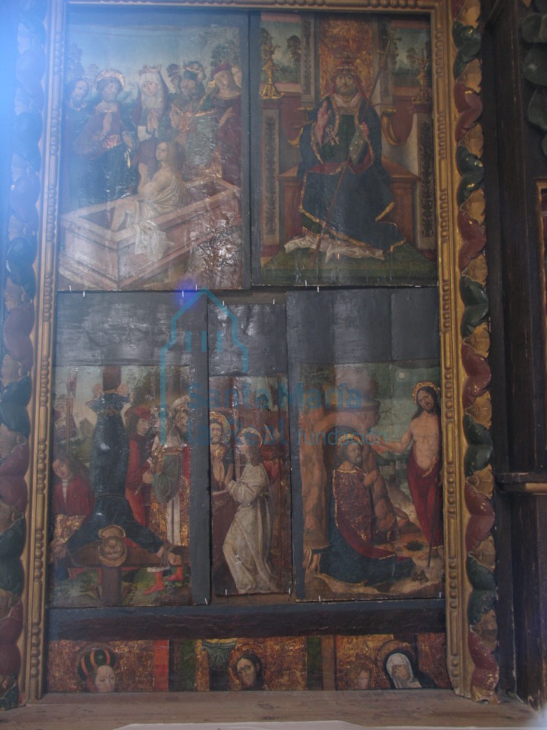 Retablo de pinturas en la nave lateral