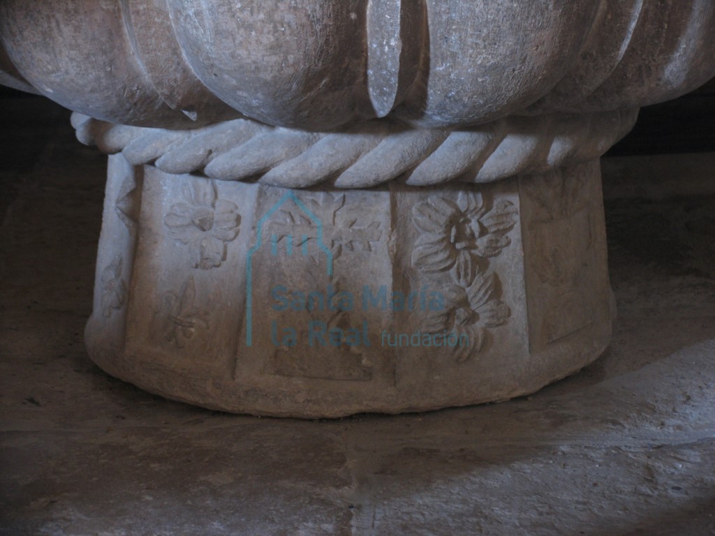 Pie de la pila bautismal