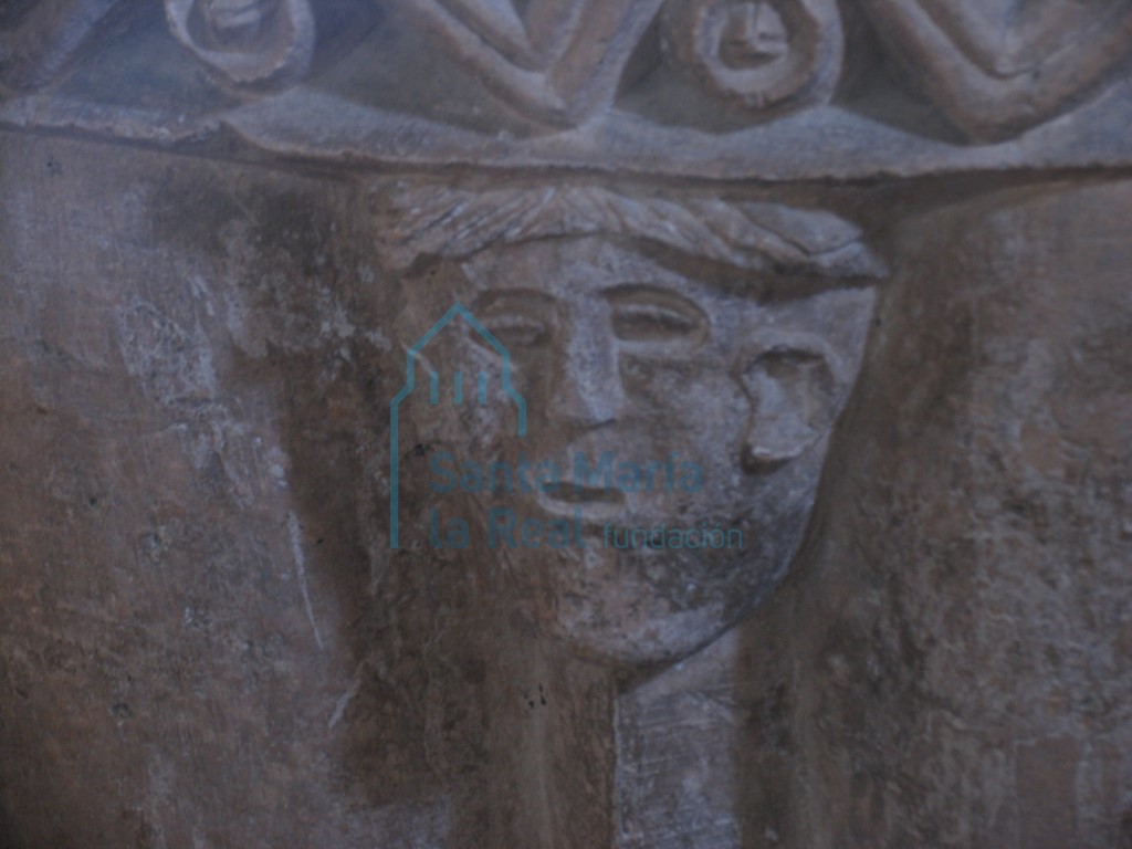 Detalle de la pila bautismal Detalle de la pila bautismal
