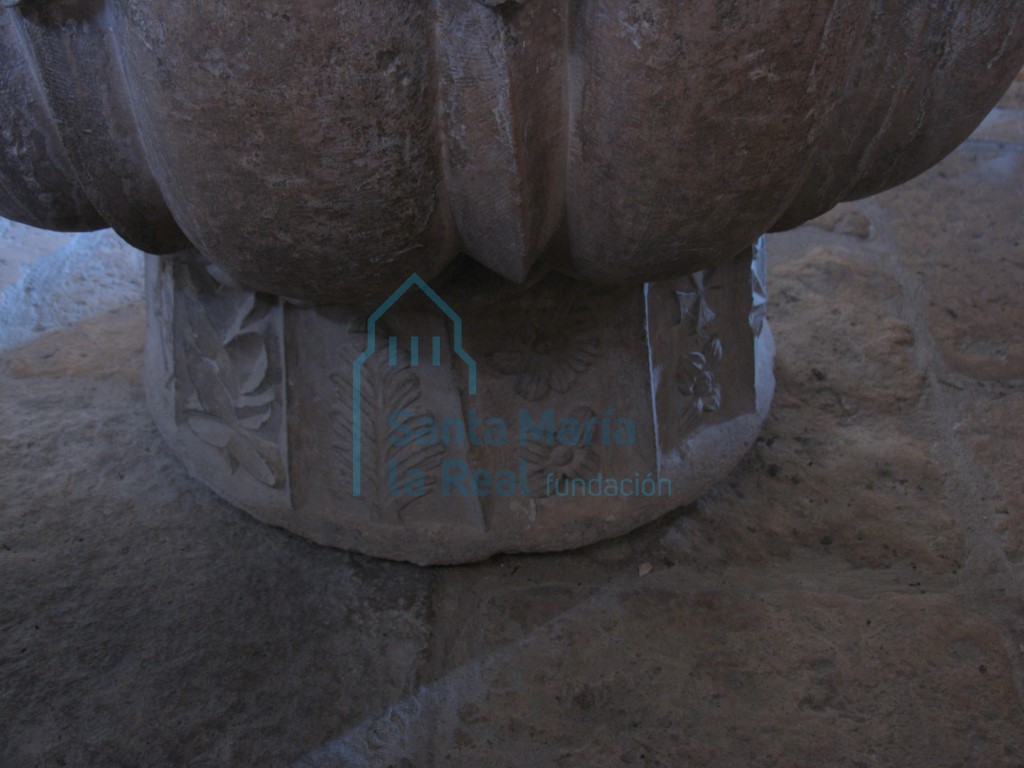 Pie de la pila bautismal