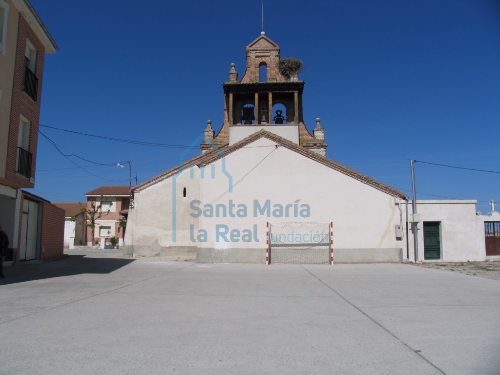 Vista exterior de la cabecera desde el este