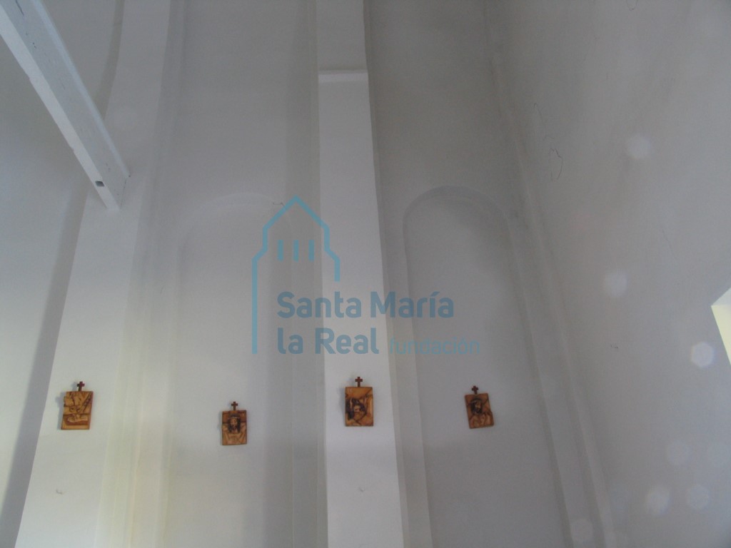 Articulación de los muros por medio de arcos ciegos