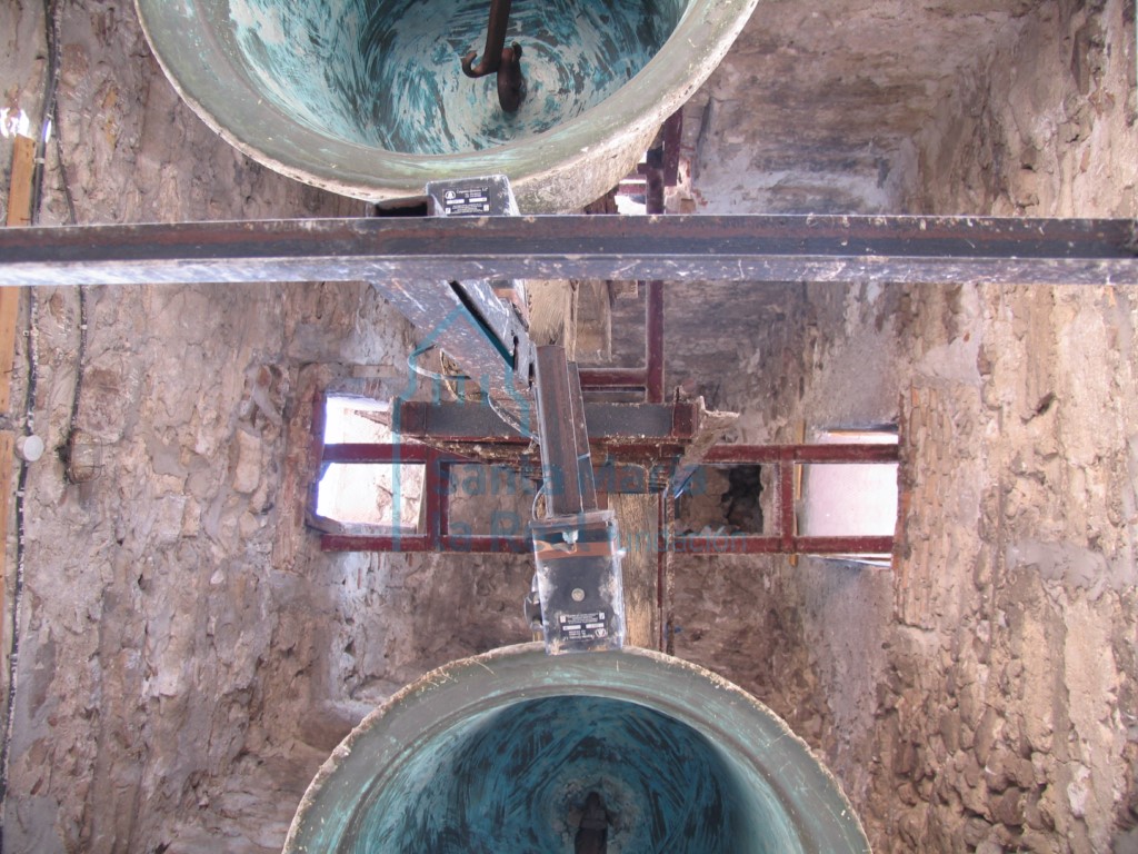 Vista del cuerpo de campanas desde el interior de la torre