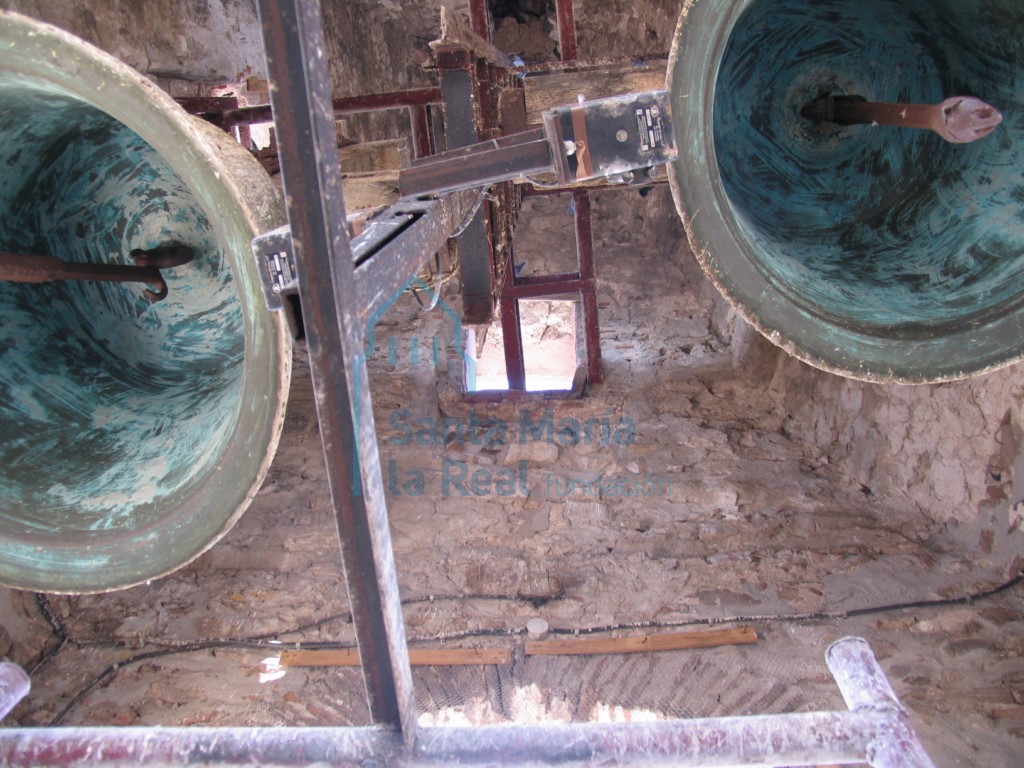 Vista del cuerpo de campanas desde el interior de la torre