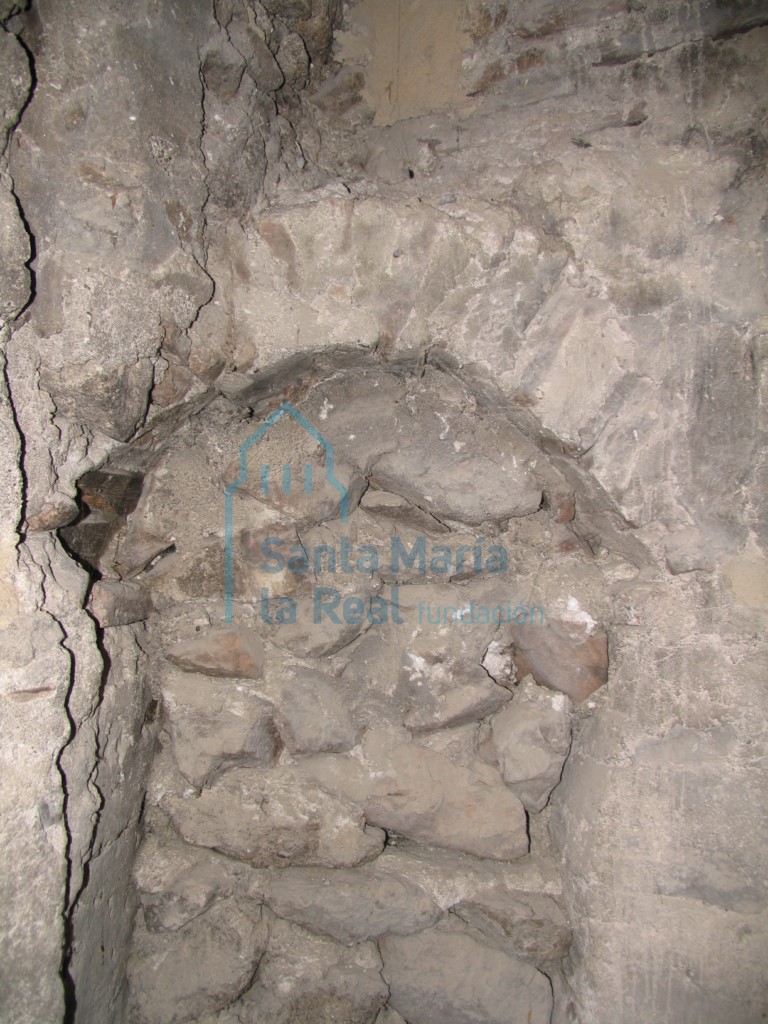 Arco cegado en el interior de la torre