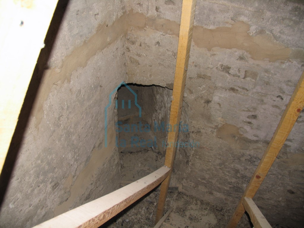 Escalera en el interior de la torre