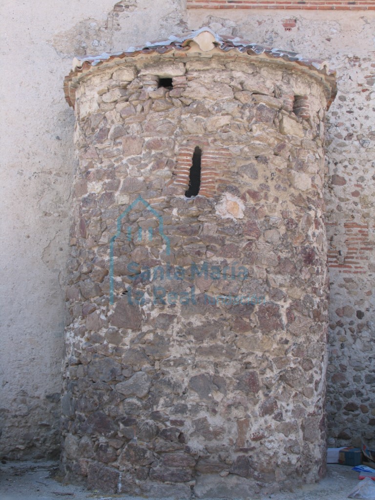 Exterior del ábside, en fachada septentrional