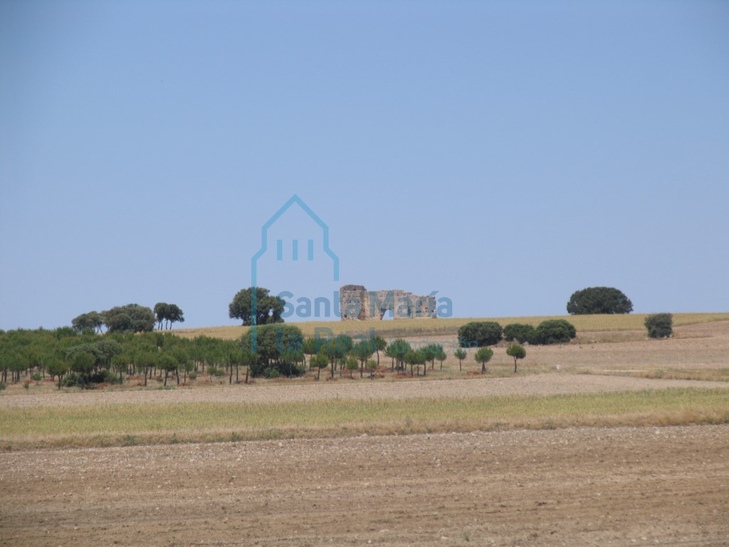 Vista de las ruinas de la ermita