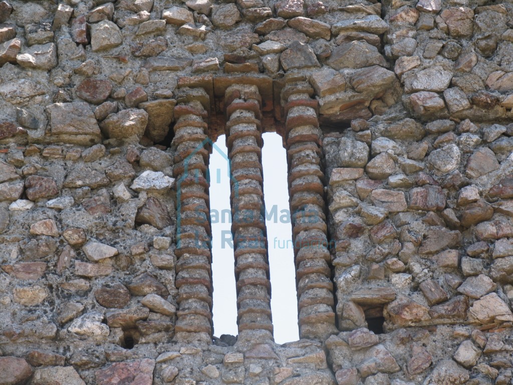 Ventana geminada del muro occidental
