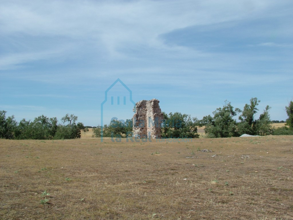 Vista de las ruinas de la ermita