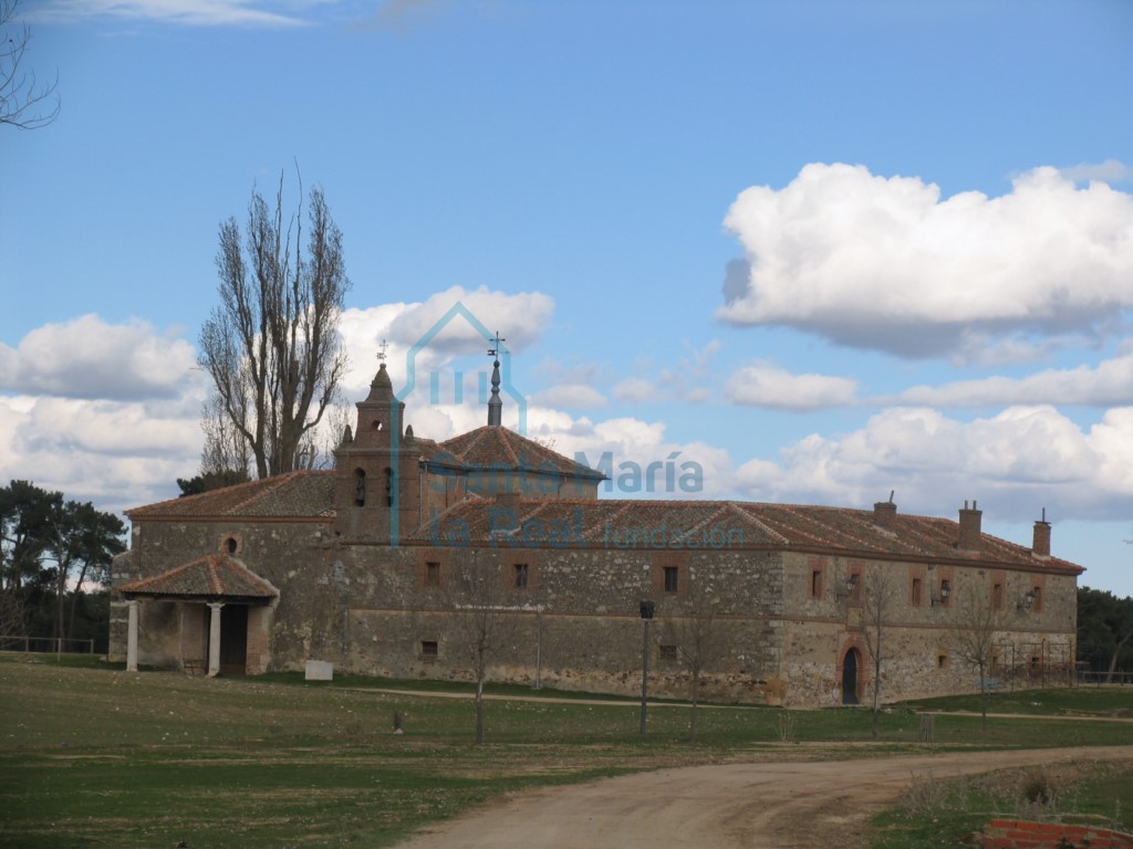 Vista suroeste del santuario Vista suroeste del santuario