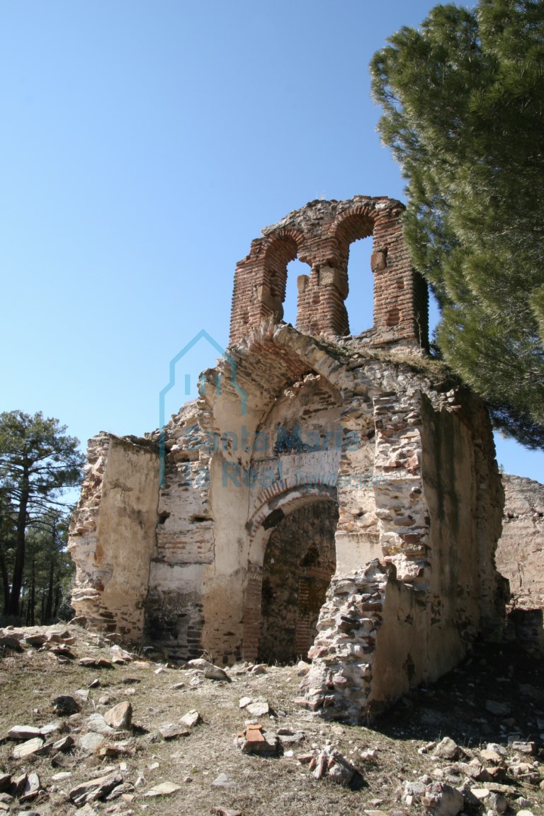 Interior de la cabecera