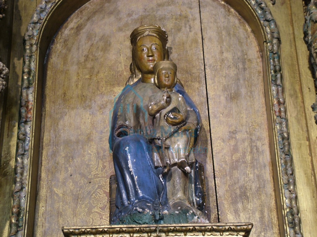 Virgen con el niño del retablo mayor