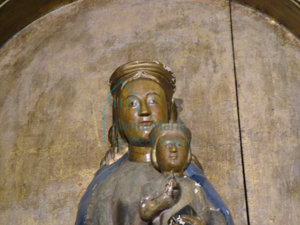 Virgen con el niño del retablo mayor