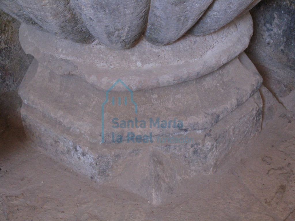 Basa de la pila bautismal