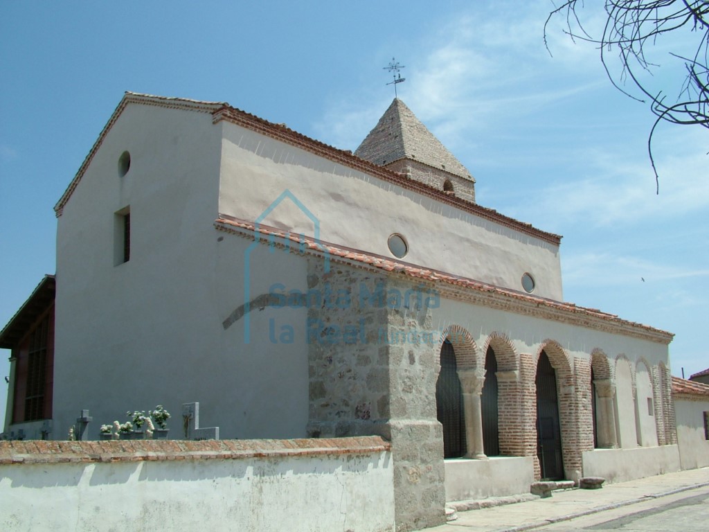 Vista del pórtico desde el suroeste