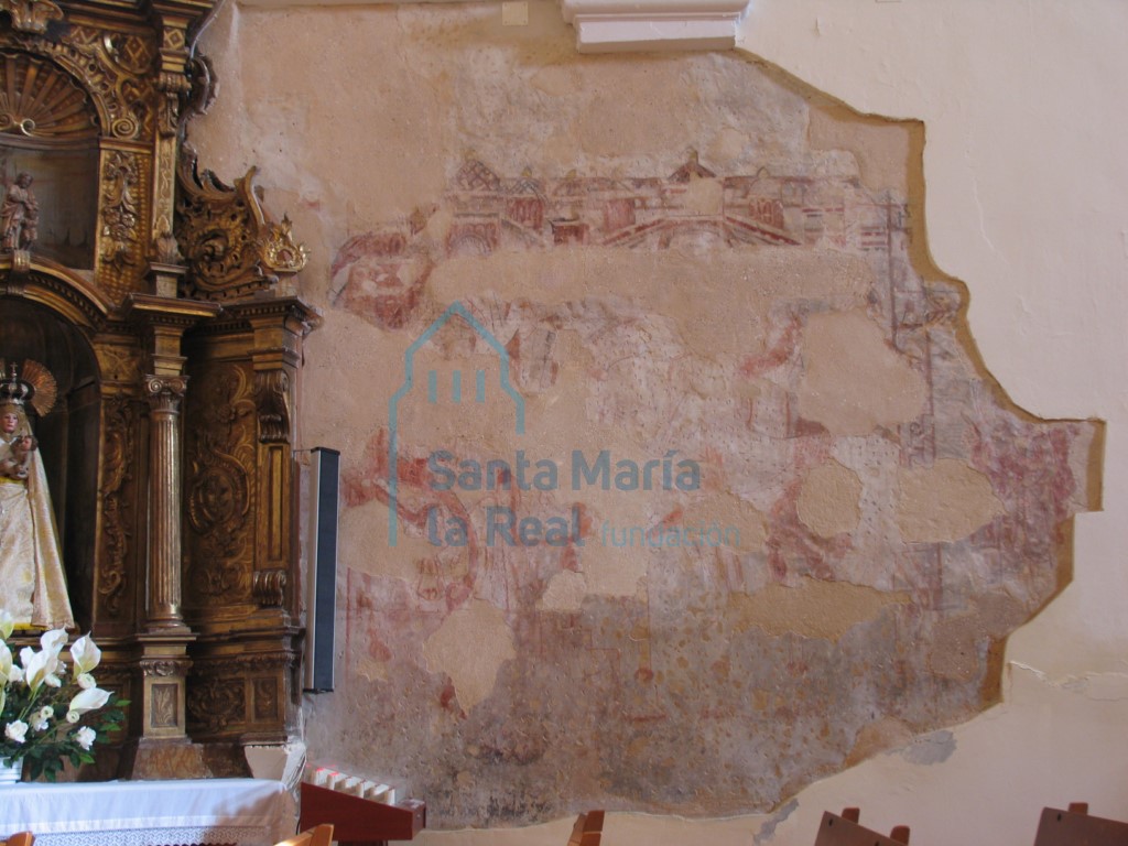 Restos de pinturas murales góticas en el muro sur de la nave