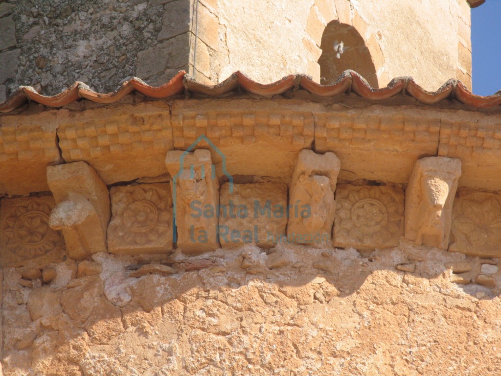 Canecillos del ábside