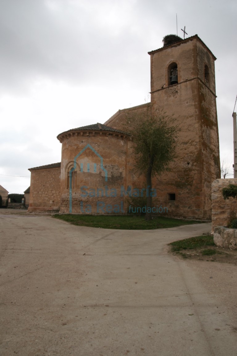 Ábside y torre
