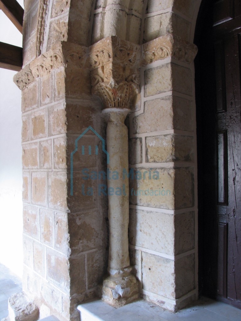 Columna de la portada meridional