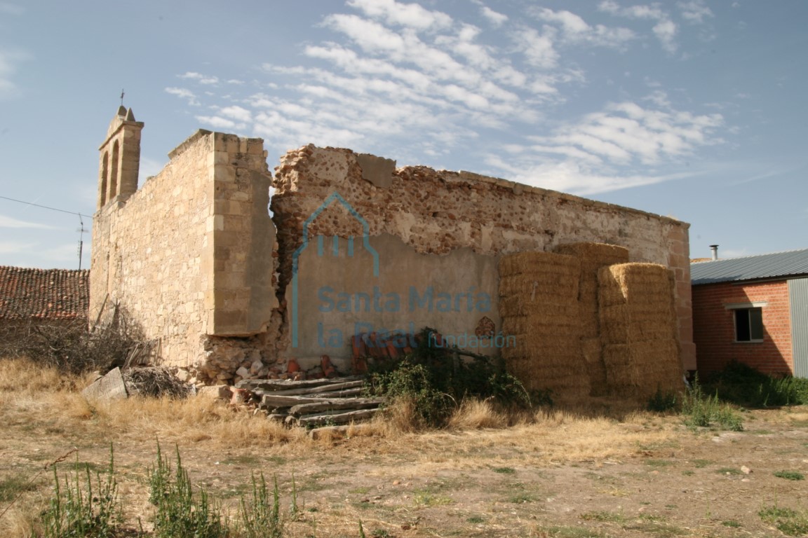 Vista de la iglesia desde el norte