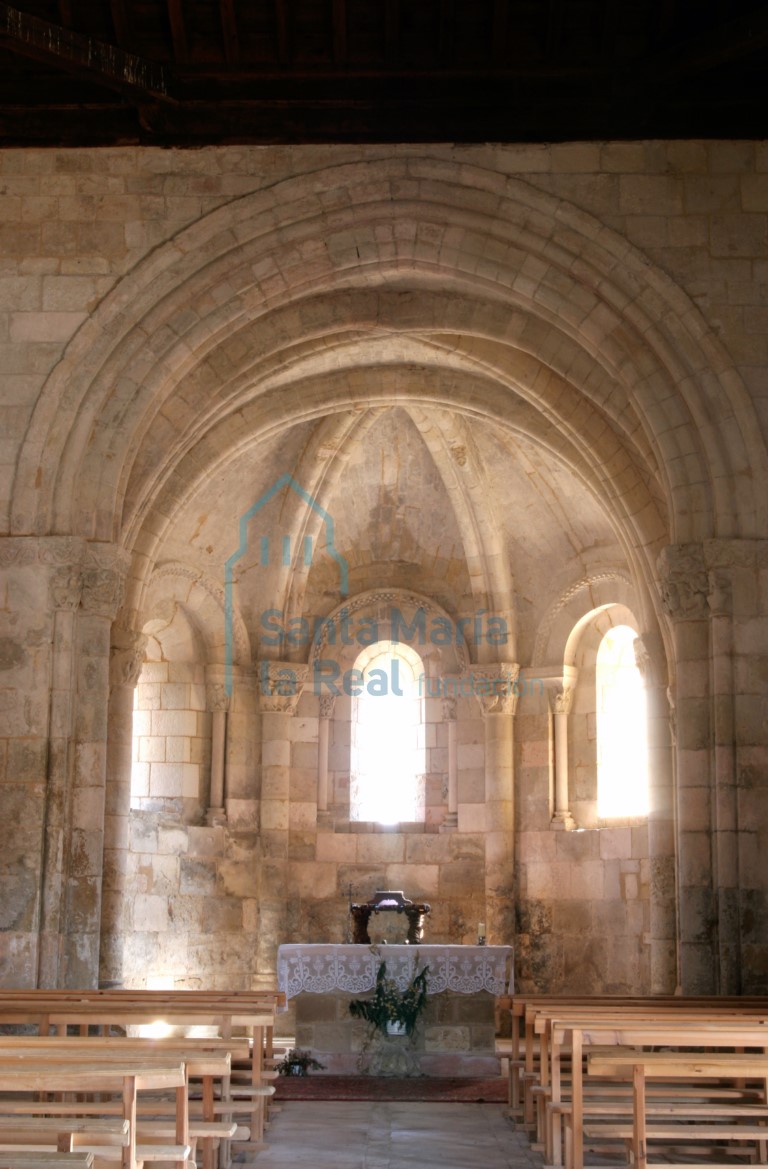 Interior de la cabecera