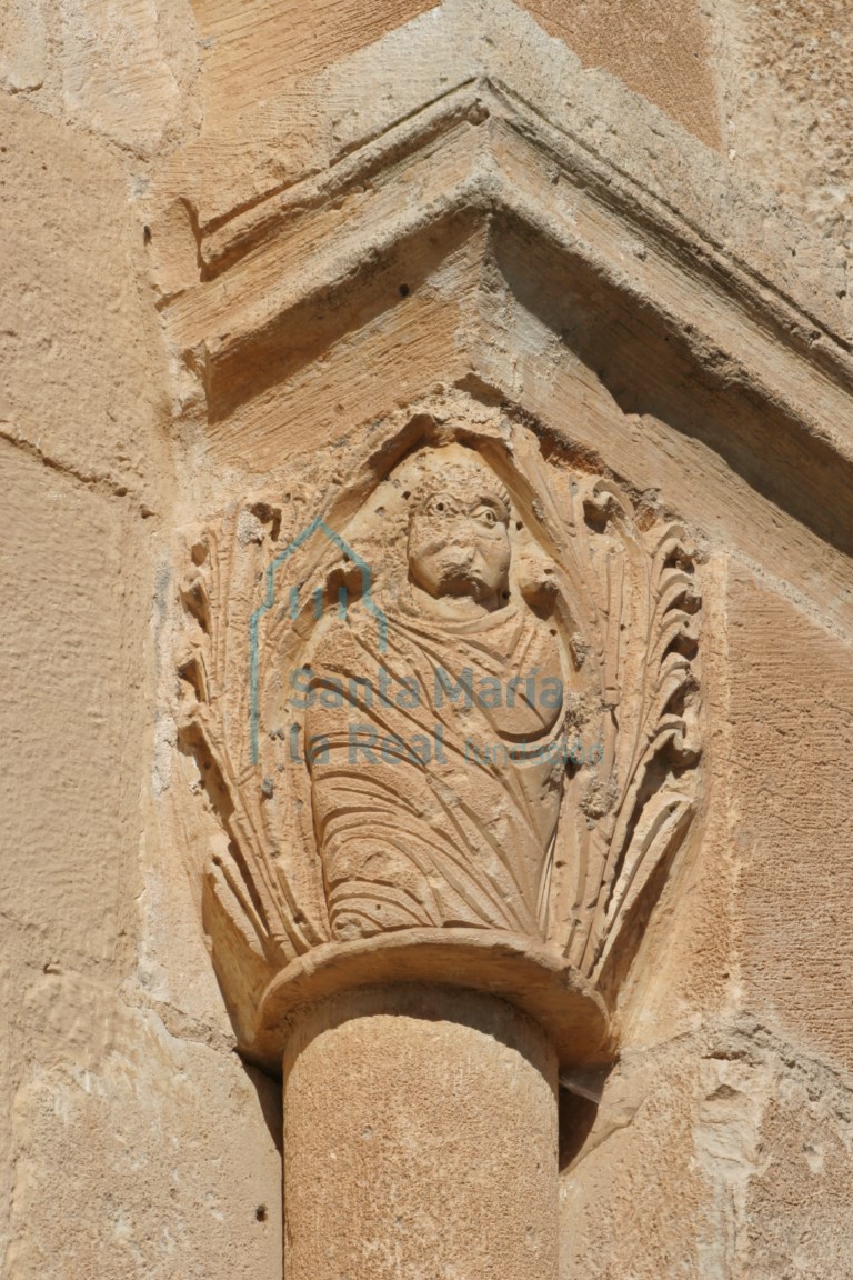 Capitel del exterior