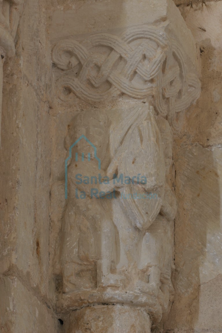 Capitel del interior