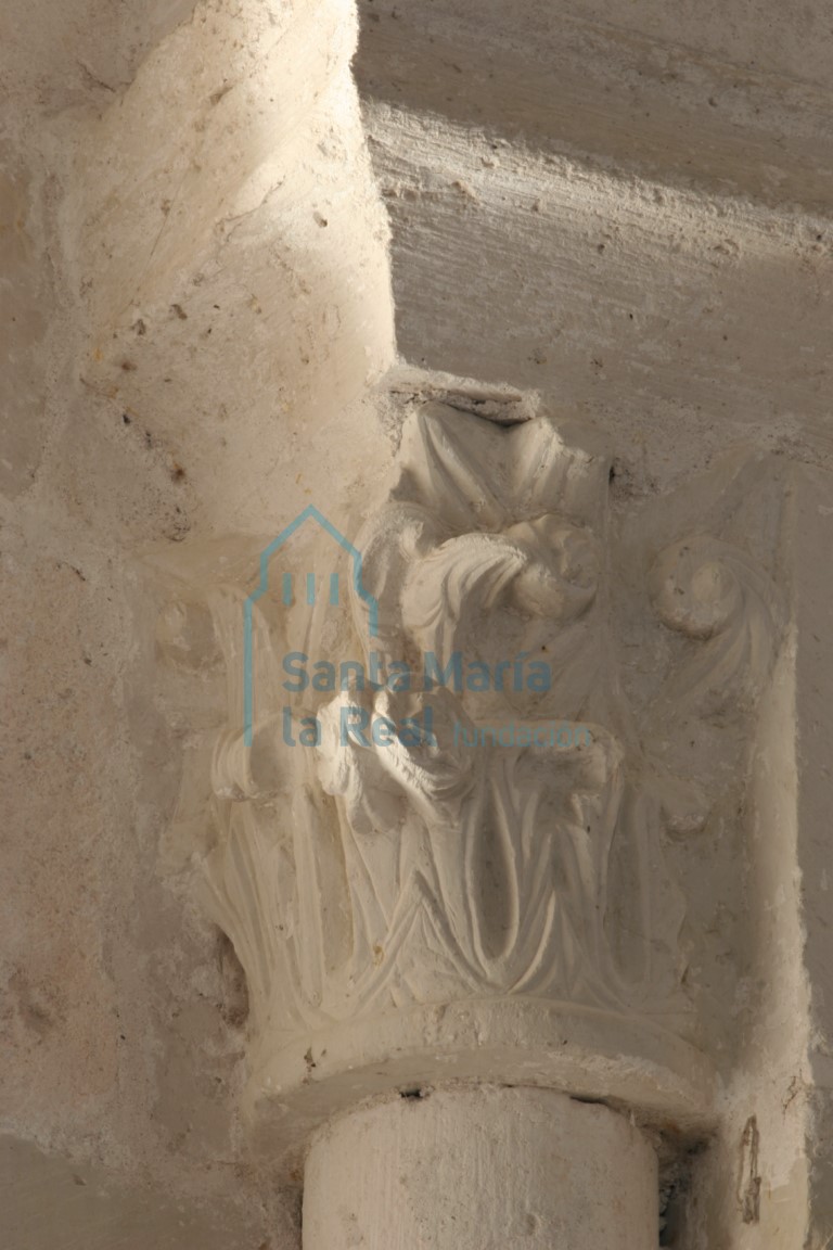 Capitel del interior