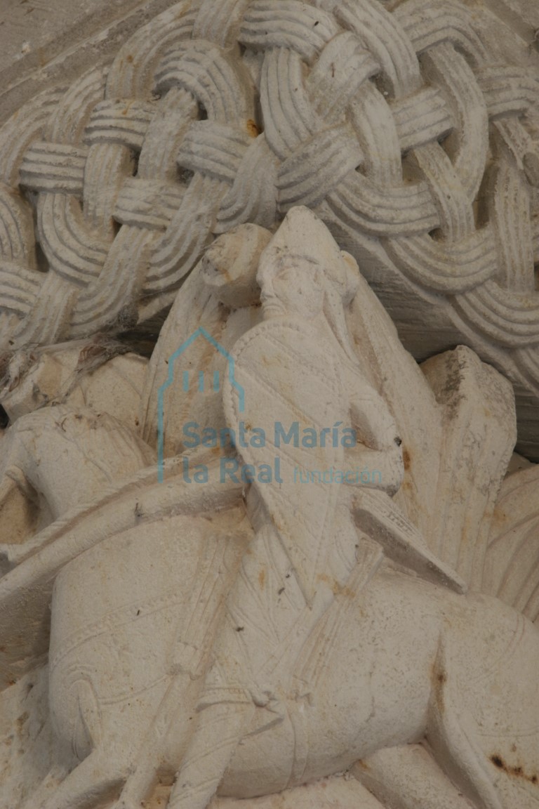 Detalle del capitel del interior de la cabecera. Combate de jinetes