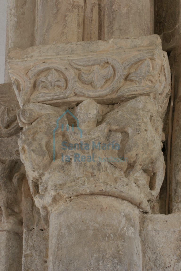 Capitel del interior