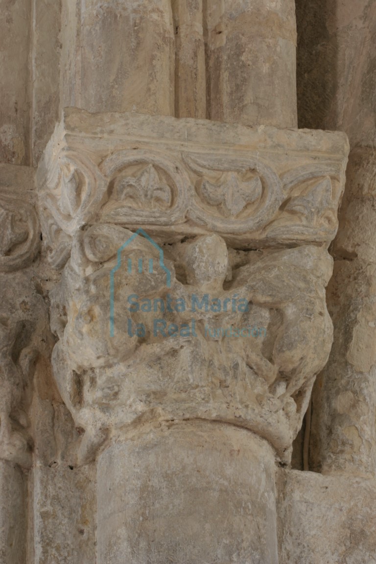 Capitel del interior