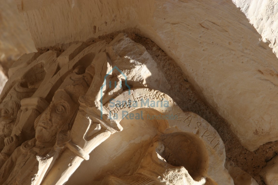 Pórtico. Detalle del capitel de la Epifanía