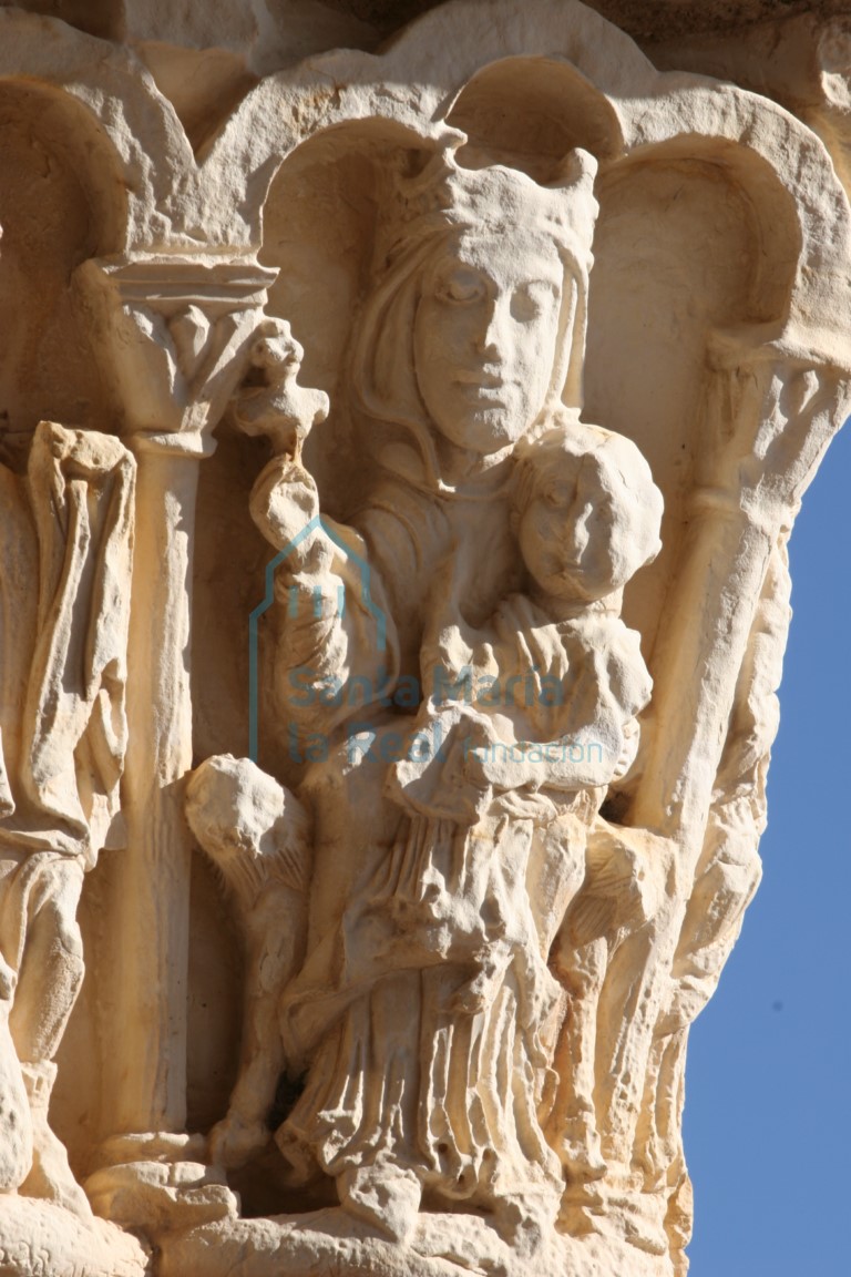 Pórtico. Detalle del capitel de la Epifanía