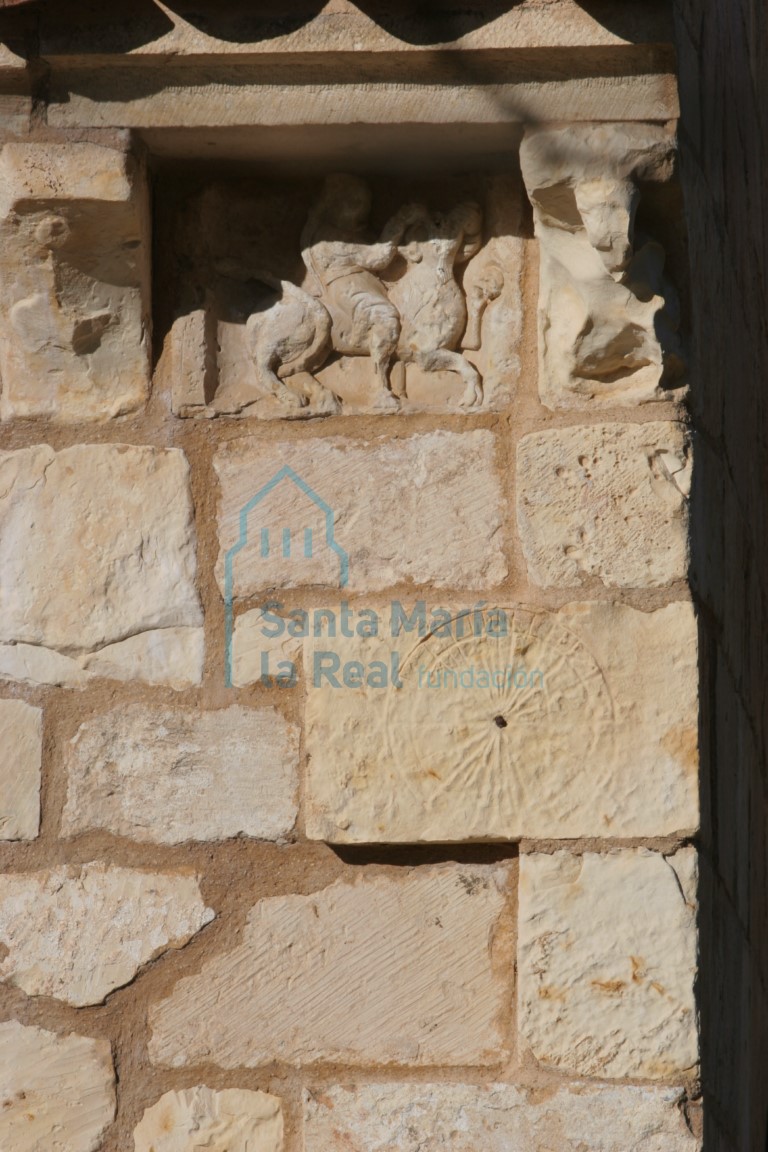 Canecillos y metopas de la fachada meridional del pórtico
