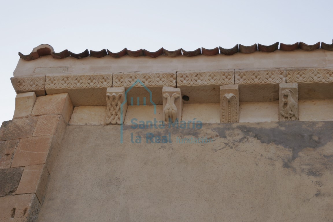 Canecillos del muro septentrional