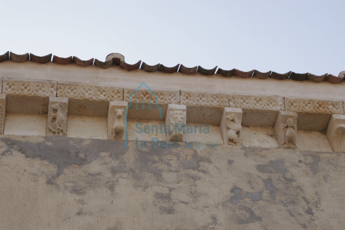 Canecillos del muro septentrional