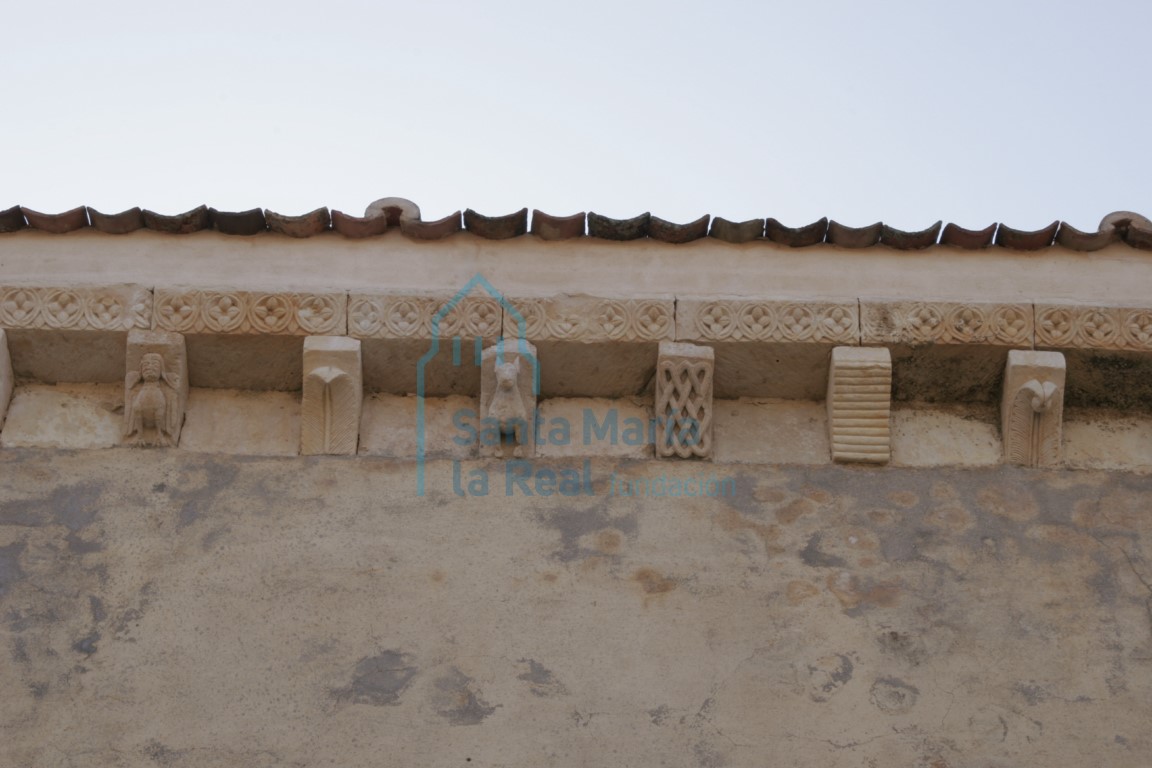 Canecillos del muro septentrional