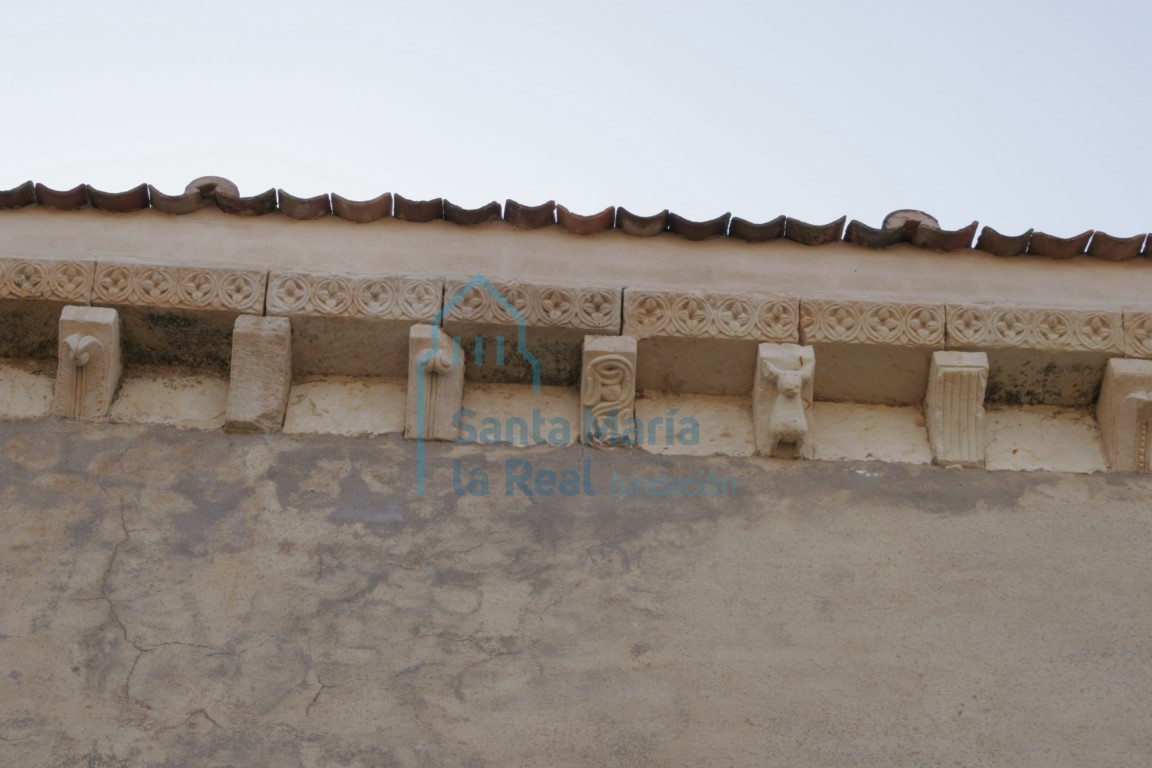 Canecillos del muro septentrional