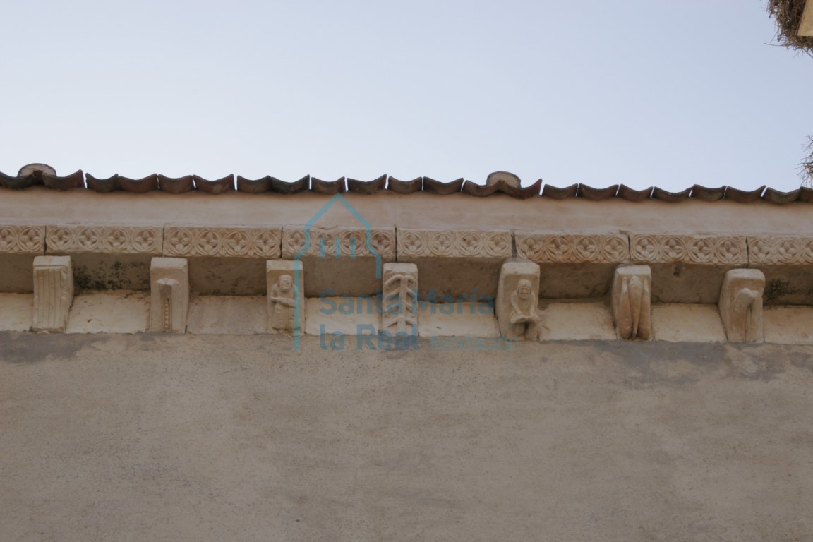 Canecillos del muro septentrional