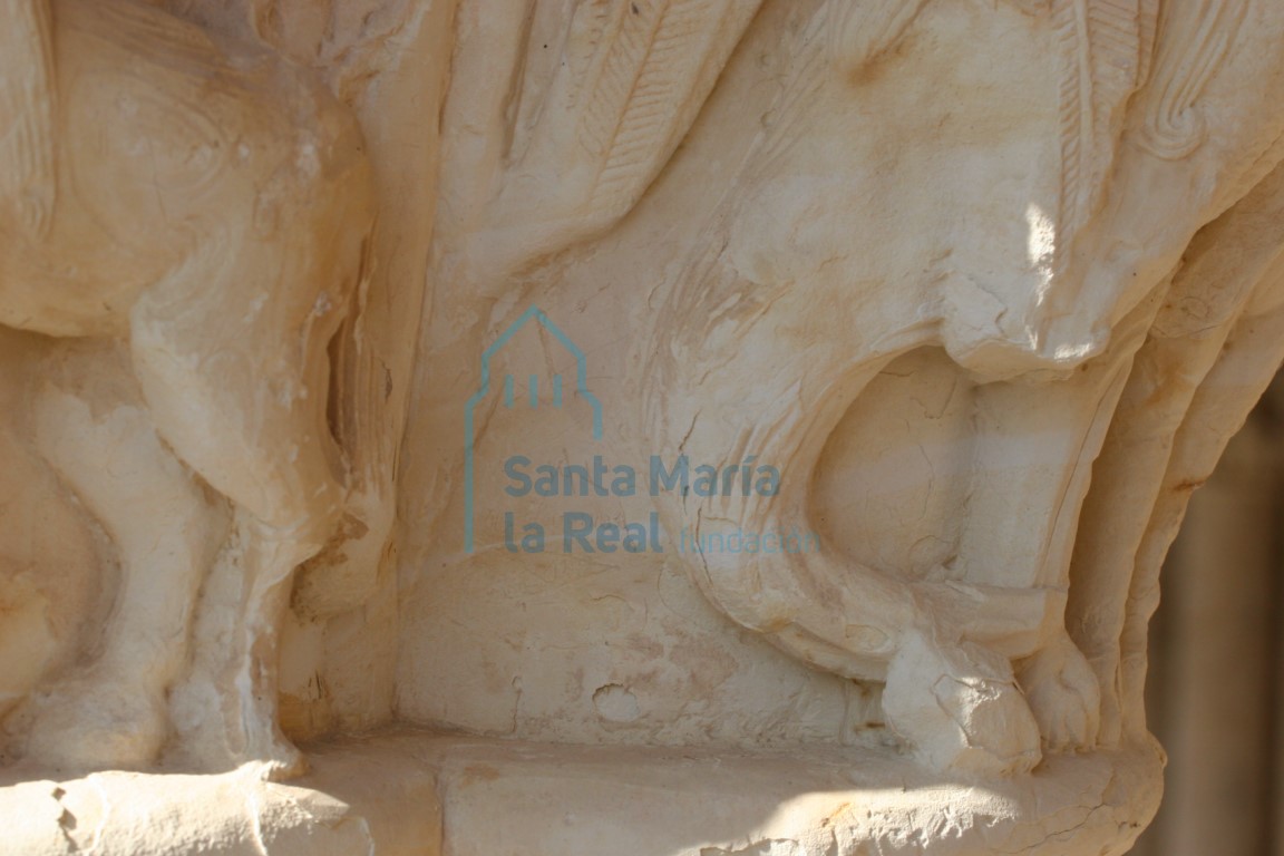Pórtico. Detalle del capitel de la Epifanía