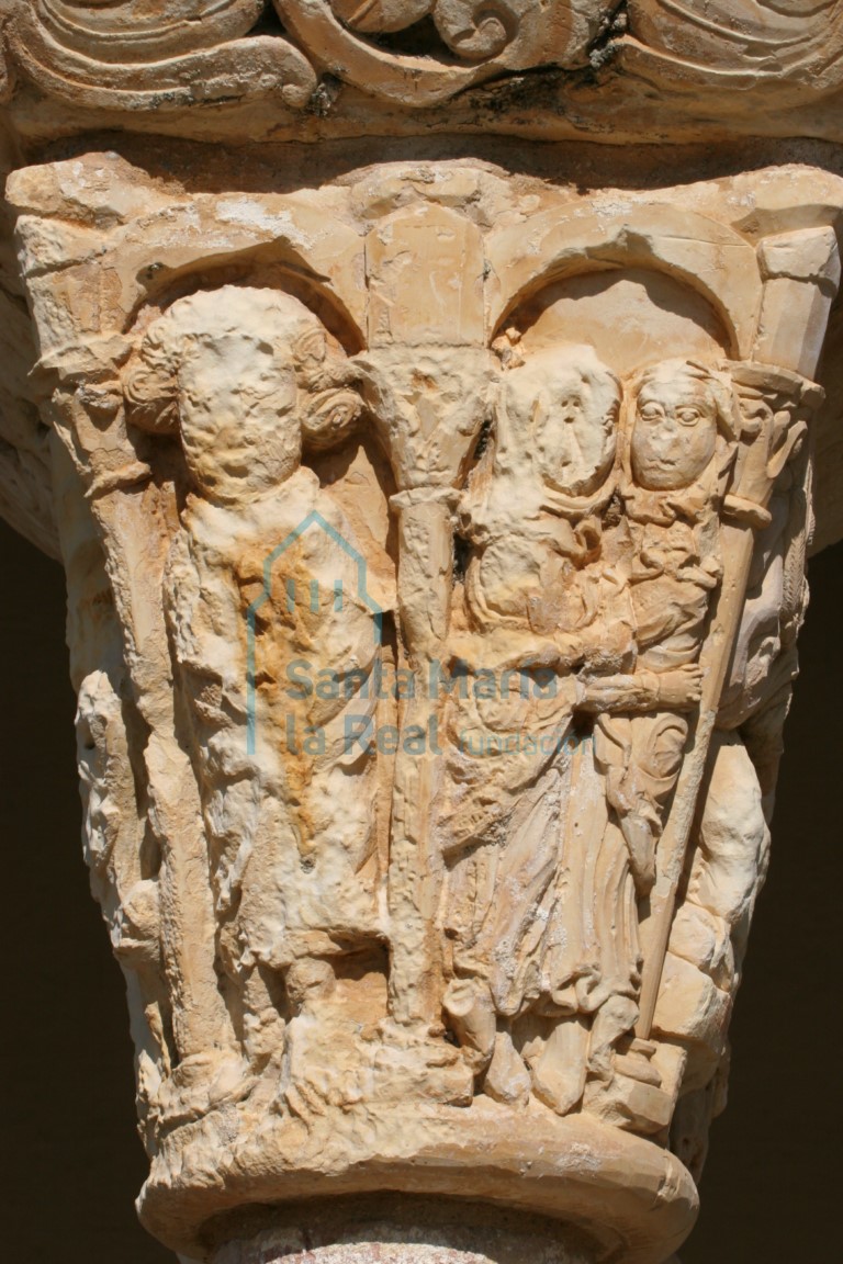 Pórtico. Capitel con la escena de la Visitación