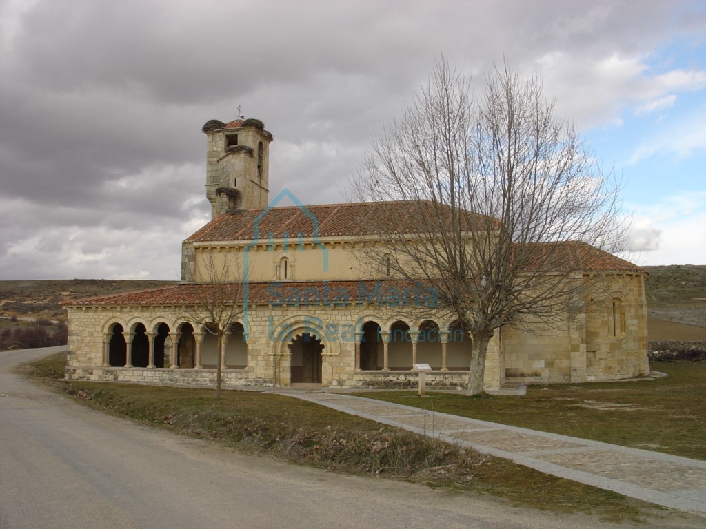 Vista de la iglesia desde el sur