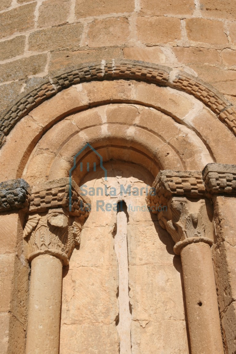 Ventana sur del ábside
